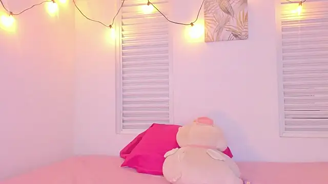 VictoriaaLopez online show from July 2026 07:00:02 PM