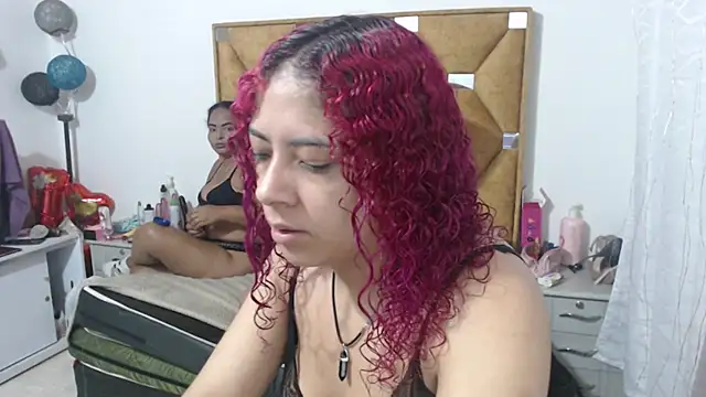 Snapshot of YANELISHOTT chatting on May 2026 12:45:02 PM YANELISHOTT online show from May 2026 12:45:02 PM