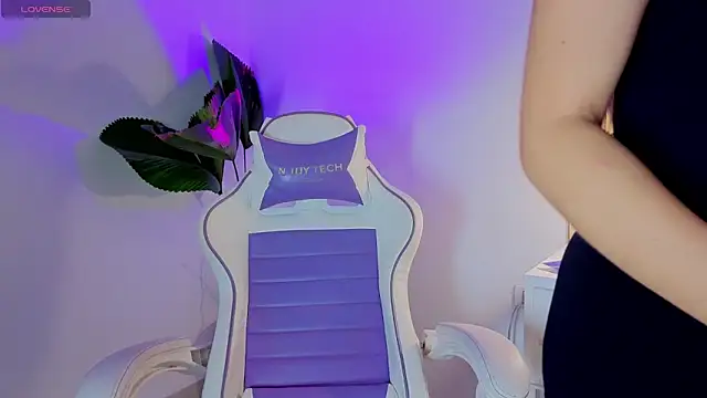 Megann Rousee online show from April 2026 03:49:02 PM