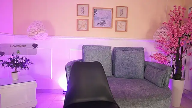 VioletJoness  online show from May 2026 11:35:01 AM