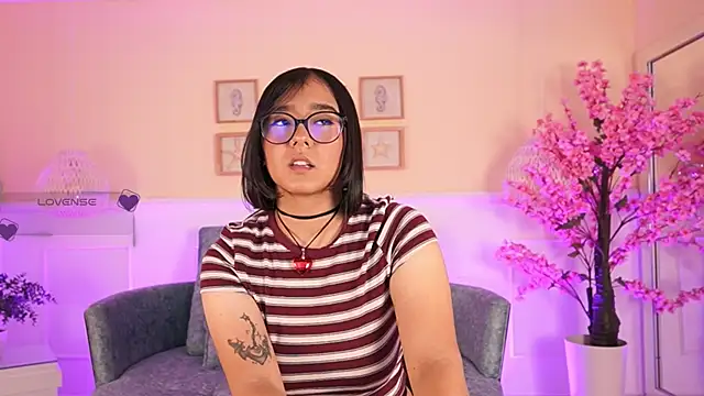 VioletJoness  online show from June 2026 11:43:01 AM