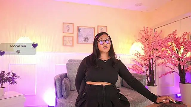VioletJoness  online show from May 2026 11:35:02 AM
