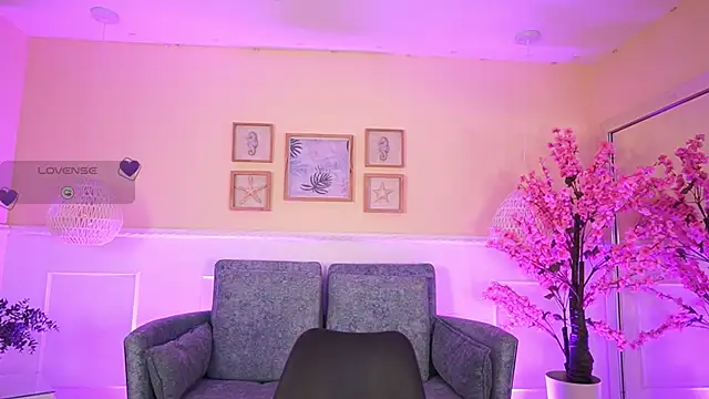 VioletJoness  online show from May 2026 11:40:01 AM