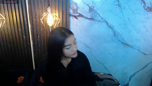 RoxxySweet01 online show from April 2026 04:33:02 PM