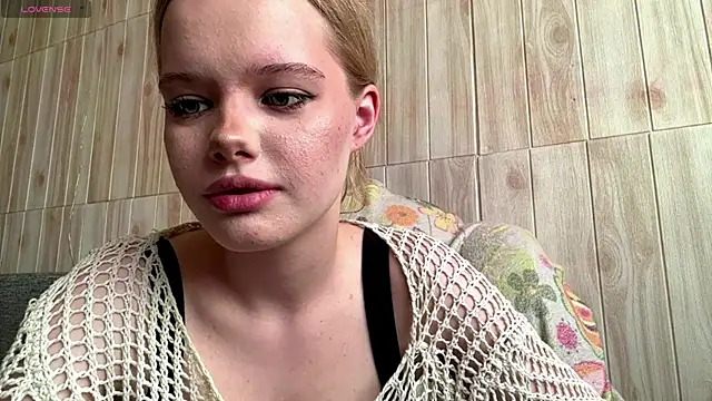 Snapshot of Malinwitch chatting on June 2026 02:11:01 PM Malinwitch online show from June 2026 02:11:01 PM