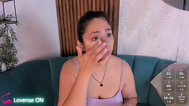 Chloethompson  online show from May 2026 01:12:02 PM