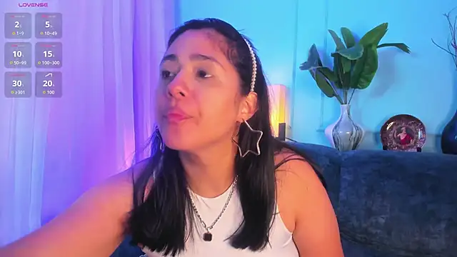 Chloethompson  online show from May 2026 02:05:01 PM