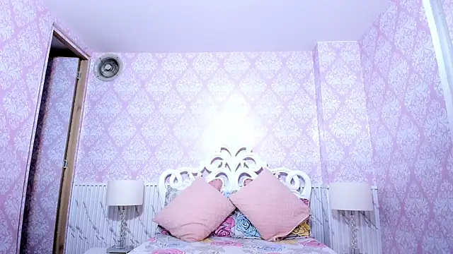Snapshot of Miabloom19_ chatting on June 2026 11:06:01 PM Miabloom19 online show from June 2026 11:06:01 PM