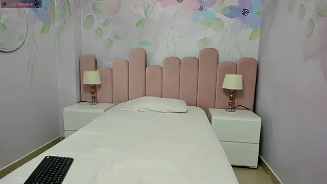 Miabloom19  online show from July 2026 11:05:02 PM