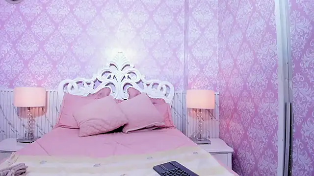 Miabloom19  online show from June 2026 11:14:01 PM
