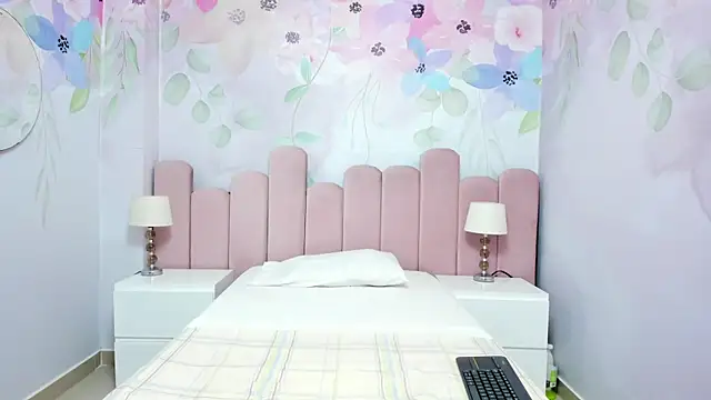 Miabloom19  online show from July 2026 11:24:02 PM