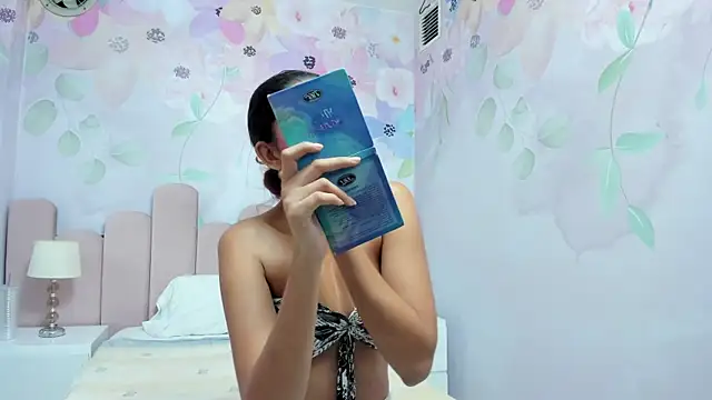 Miabloom19  online show from July 2026 12:33:01 AM