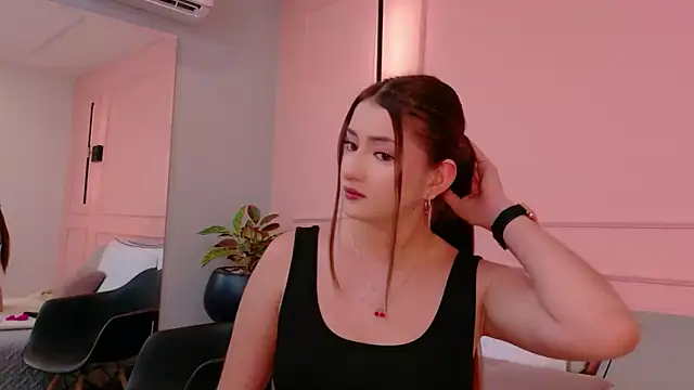 DanielleDNicola online show from June 2026 12:43:01 PM