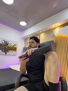 DomBoy  online show from May 2026 08:06:02 PM