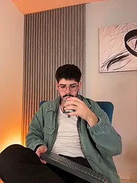 DomBoy  online show from June 2026 07:52:01 PM