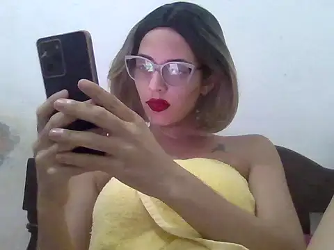 Snapshot of Xoeni chatting on May 2026 02:04:02 AM Xoeni online show from May 2026 02:04:02 AM