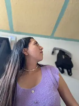 Snapshot of Alix_Rousses20 chatting on May 2026 08:23:01 PM Alix Rousses20 online show from May 2026 08:23:01 PM