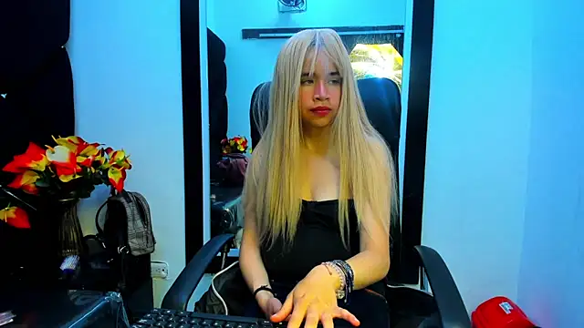 Snapshot of ivyqueen28 chatting on June 2026 05:01:02 AM ivyqueen28 online show from June 2026 05:01:02 AM