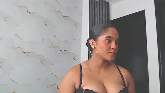 Snapshot of Liaa_cams chatting on June 2026 08:28:01 PM Liaa cams online show from June 2026 08:28:01 PM