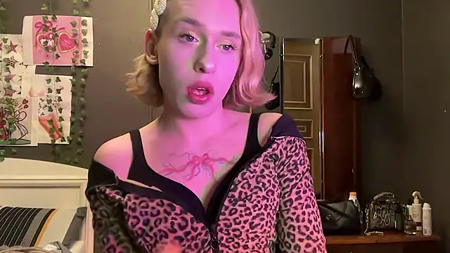 Snapshot of Miss_Amy00 chatting on June 2026 09:56:01 PM Miss Amy00 online show from June 2026 09:56:01 PM
