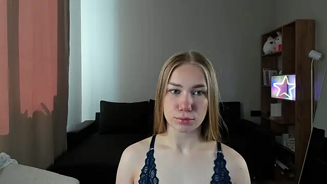 Snapshot of AnnaAlexArti chatting on June 2026 05:07:02 AM AnnaAlexArti online show from June 2026 05:07:02 AM