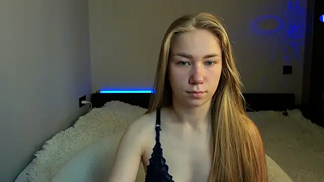 Snapshot of AnnaAlexArti chatting on June 2026 06:13:01 AM AnnaAlexArti online show from June 2026 06:13:01 AM