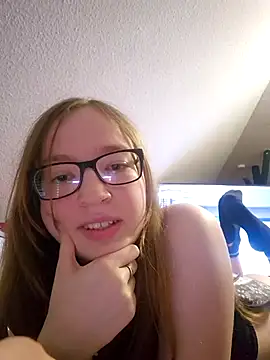 Snapshot of Freaky-Doll chatting on May 2026 09:32:01 PM Freaky-Doll online show from May 2026 09:32:01 PM