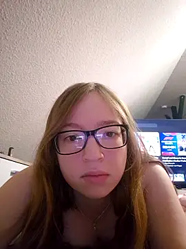 Snapshot of Freaky-Doll chatting on May 2026 10:05:01 PM Freaky-Doll online show from May 2026 10:05:01 PM