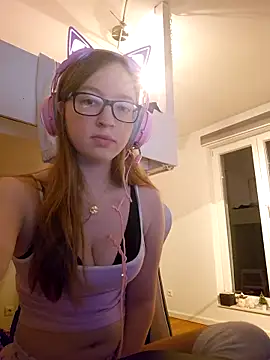 Snapshot of Freaky-Doll chatting on June 2026 10:25:02 PM Freaky-Doll online show from June 2026 10:25:02 PM