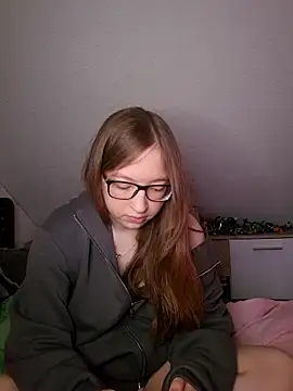 Snapshot of Freaky-Doll chatting on June 2026 08:10:01 PM Freaky-Doll online show from June 2026 08:10:01 PM