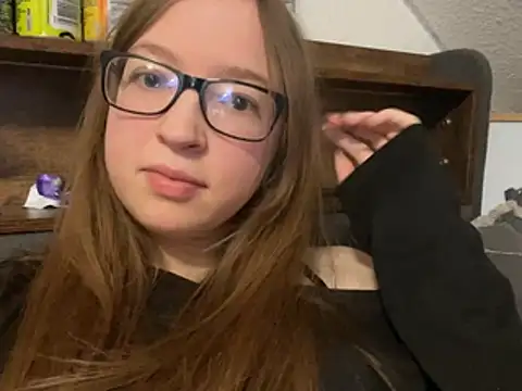 Freaky-Doll online show from May 2026 06:13:02 PM