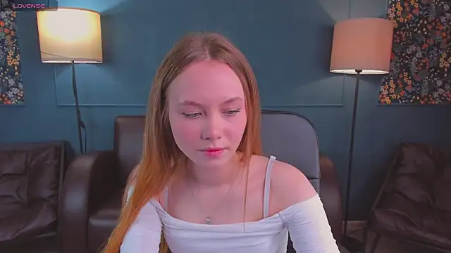 FloraLarsson online show from May 2026 10:42:01 AM