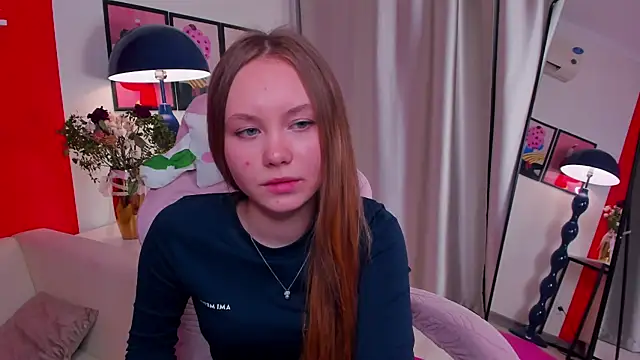 FloraLarsson online show from May 2026 03:48:01 PM