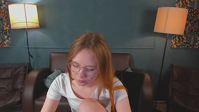 FloraLarsson online show from June 2026 03:35:02 PM