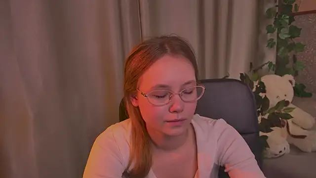 FloraLarsson online show from June 2026 06:52:02 AM
