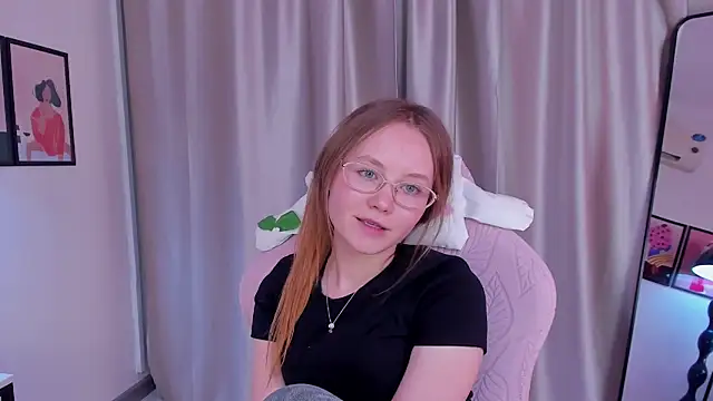 FloraLarsson online show from May 2026 04:44:02 PM