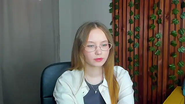 FloraLarsson online show from May 2026 03:36:01 AM