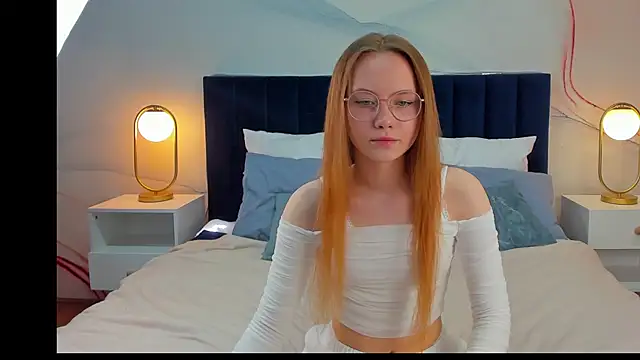 FloraLarsson online show from May 2026 03:47:02 AM