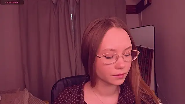 FloraLarsson online show from May 2026 10:29:01 AM