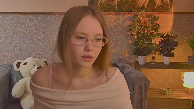 FloraLarsson online show from May 2026 10:32:01 AM