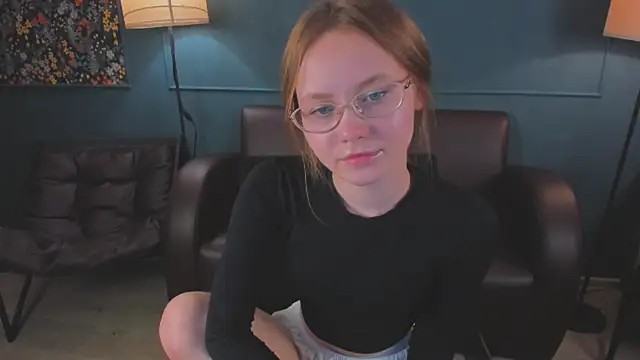 FloraLarsson online show from June 2026 03:31:02 PM