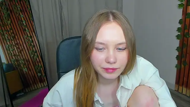 FloraLarsson online show from May 2026 03:41:02 PM