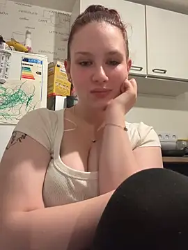 Snapshot of CuteBeaX chatting on May 2026 07:13:01 PM CuteBeaX online show from May 2026 07:13:01 PM