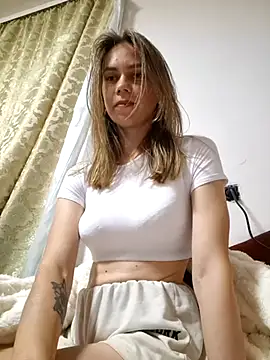 Lisahoppii online show from May 2026 06:05:01 PM