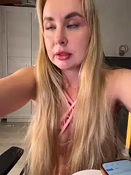 Kitty-Kelsi online show from May 2026 07:40:02 AM