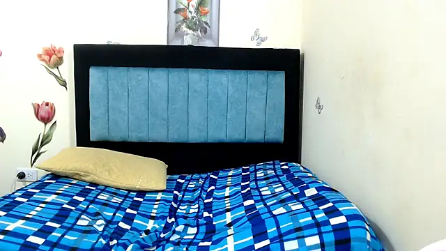 LUCYXS1 online show from May 2026 11:07:02 AM
