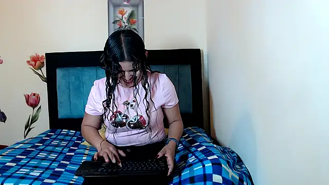 LUCYXS1 online show from May 2026 12:08:01 PM