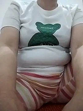 Maiaxoxo79 online show from May 2026 07:50:02 PM