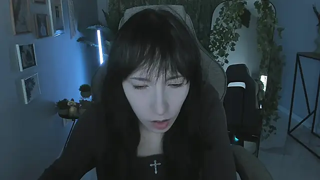SeraphineSparda online show from June 2026 12:43:01 PM