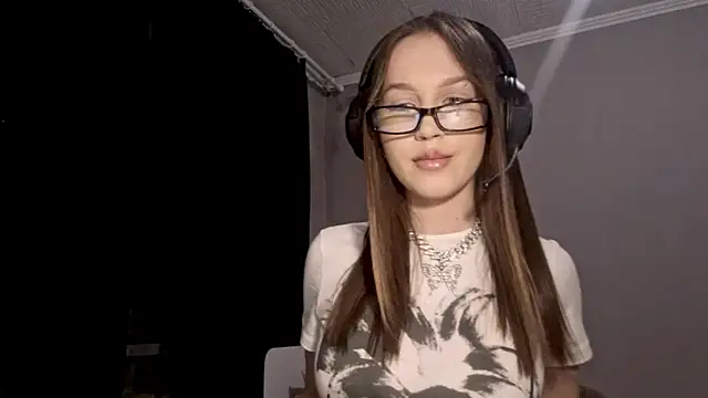 Katrinethequeen online show from May 2026 04:10:01 PM